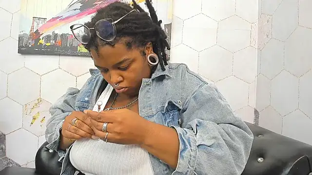 Snapshot of Anaa_Fuentess chatting on 15, 12, 2025 Anaa Fuentess online show from 15, 12, 2025