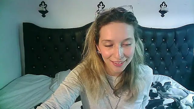 Snapshot of Licethf00x chatting on 12, 9, 2025 Licethf00x online show from 12, 9, 2025