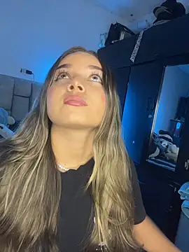 Snapshot of AnnyLopezzz_ chatting on 7, 3, 2026 AnnyLopezzz online show from 7, 3, 2026