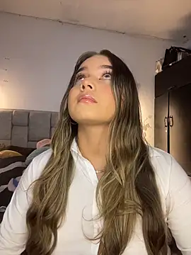 Snapshot of AnnyLopezzz_ chatting on 8, 3, 2026 AnnyLopezzz online show from 8, 3, 2026