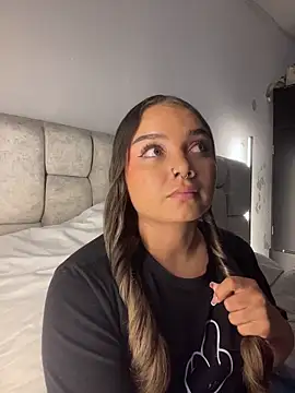 Snapshot of AnnyLopezzz_ chatting on 11, 4, 2026 AnnyLopezzz online show from 11, 4, 2026