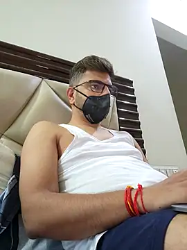 Snapshot of LoveGuruRA chatting on 8, 10, 2025 LoveGuruRA online show from 8, 10, 2025