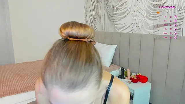 Snapshot of KiaraCaley chatting on 13, 11, 2025 KiaraCaley online show from 13, 11, 2025