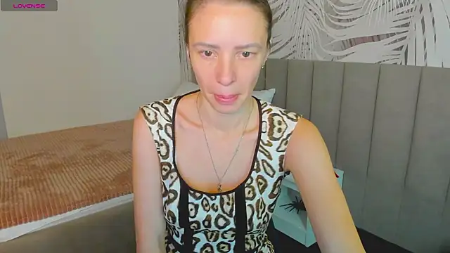 Snapshot of KiaraCaley chatting on 14, 11, 2025 KiaraCaley online show from 14, 11, 2025