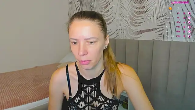 Snapshot of KiaraCaley chatting on 25, 11, 2025 KiaraCaley online show from 25, 11, 2025