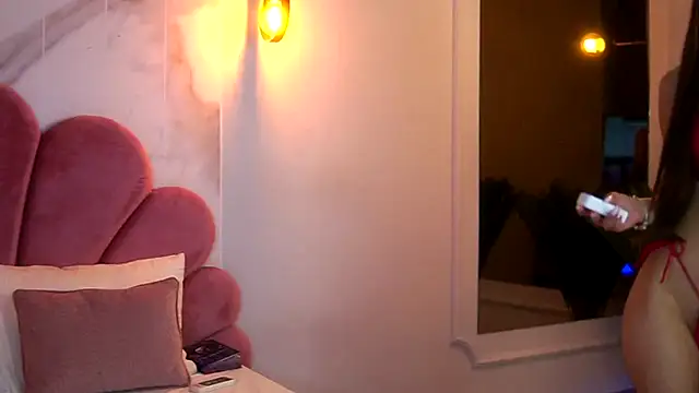 Snapshot of AmiraVeyl chatting on 6, 10, 2025 AmiraVeyl online show from 6, 10, 2025