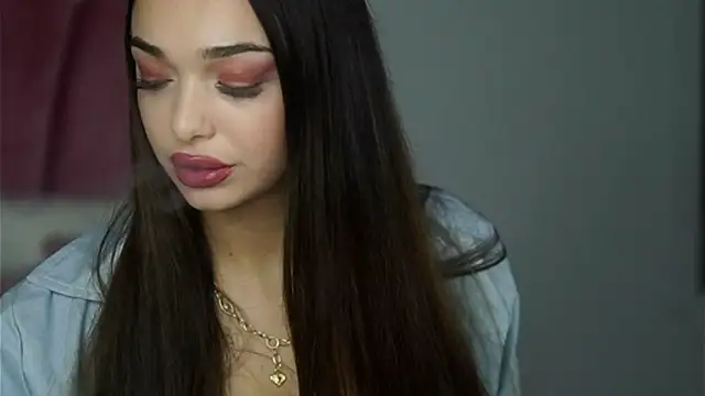 Snapshot of AmiraVeyl chatting on 9, 10, 2025 AmiraVeyl online show from 9, 10, 2025