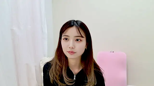 Snapshot of -yuina-23 chatting on 24, 10, 2025 -yuina-23 online show from 24, 10, 2025