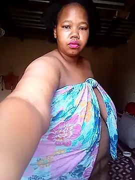 Snapshot of Curvycandy95 chatting on 17, 10, 2025 Curvycandy95 online show from 17, 10, 2025