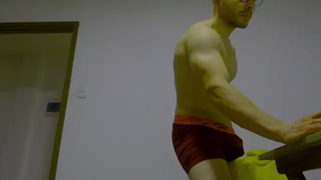 Snapshot of Rocky_Muscle chatting on 12, 4, 2026 Rocky Muscle online show from 12, 4, 2026