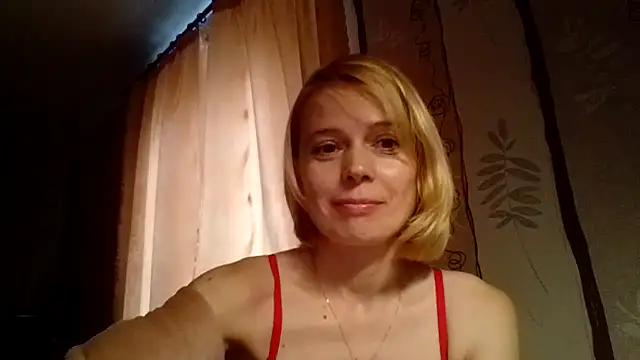 Snapshot of LiluXRose chatting on 13, 10, 2025 LiluXRose online show from 13, 10, 2025