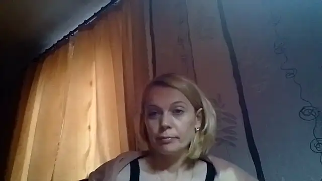 Snapshot of LiluXRose chatting on 14, 10, 2025 LiluXRose online show from 14, 10, 2025