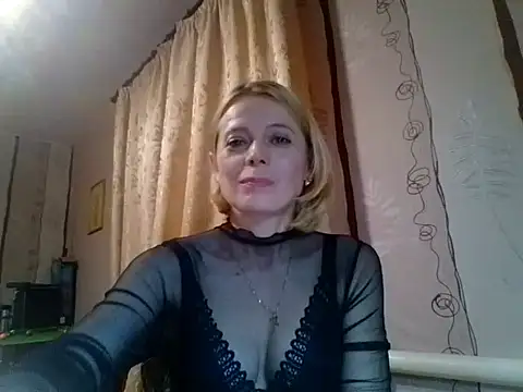 Snapshot of LiluXRose chatting on 15, 10, 2025 LiluXRose online show from 15, 10, 2025