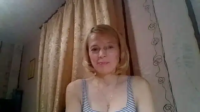 Snapshot of LiluXRose chatting on 16, 10, 2025 LiluXRose online show from 16, 10, 2025