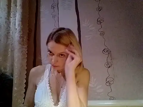 Snapshot of LiluXRose chatting on 17, 10, 2025 LiluXRose online show from 17, 10, 2025