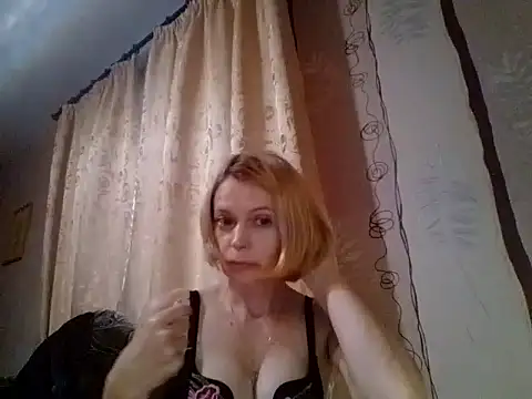 Snapshot of LiluXRose chatting on 20, 10, 2025 LiluXRose online show from 20, 10, 2025