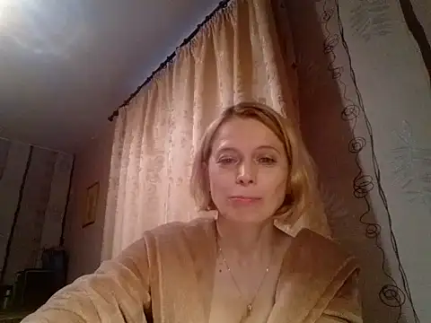 Snapshot of LiluXRose chatting on 21, 10, 2025 LiluXRose online show from 21, 10, 2025
