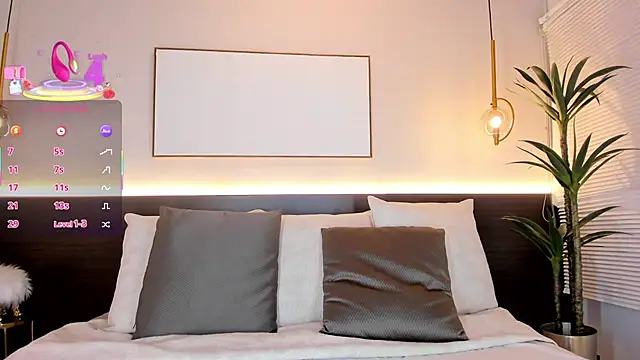 Snapshot of SolAvelar chatting on 25, 10, 2025 SolAvelar online show from 25, 10, 2025