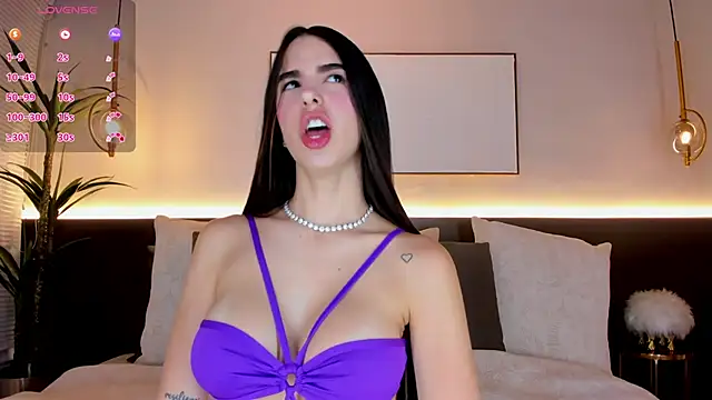 Snapshot of SolAvelar chatting on 2, 12, 2025 SolAvelar online show from 2, 12, 2025