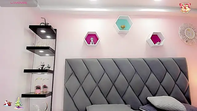 Snapshot of Amira_Ember chatting on 14, 12, 2025 Amira Ember online show from 14, 12, 2025