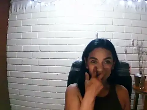 Snapshot of MiiaVelasquez chatting on 18, 11, 2025 MiiaVelasquez online show from 18, 11, 2025