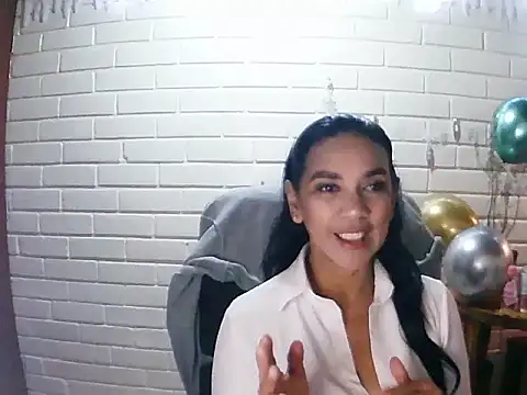 Snapshot of MiiaVelasquez chatting on 21, 11, 2025 MiiaVelasquez online show from 21, 11, 2025