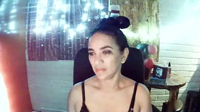 Snapshot of MiiaVelasquez chatting on 23, 12, 2025 MiiaVelasquez online show from 23, 12, 2025