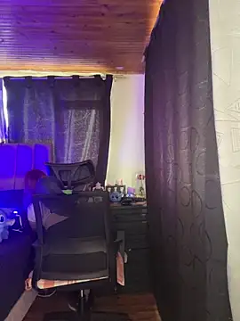 Snapshot of CoraVibes chatting on 27, 10, 2025 CoraVibes online show from 27, 10, 2025