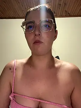 Snapshot of CoraVibes chatting on 16, 11, 2025 CoraVibes online show from 16, 11, 2025