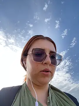 Snapshot of CoraVibes chatting on 22, 4, 2026 CoraVibes online show from 22, 4, 2026