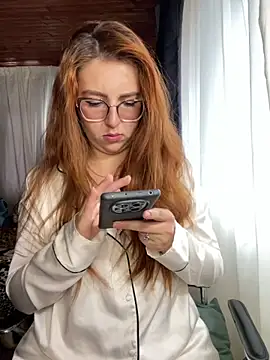 Snapshot of CoraVibes chatting on 27, 4, 2026 CoraVibes online show from 27, 4, 2026