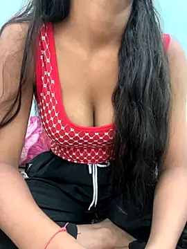 Snapshot of cute_parii_ chatting on 4, 11, 2025 cute parii online show from 4, 11, 2025