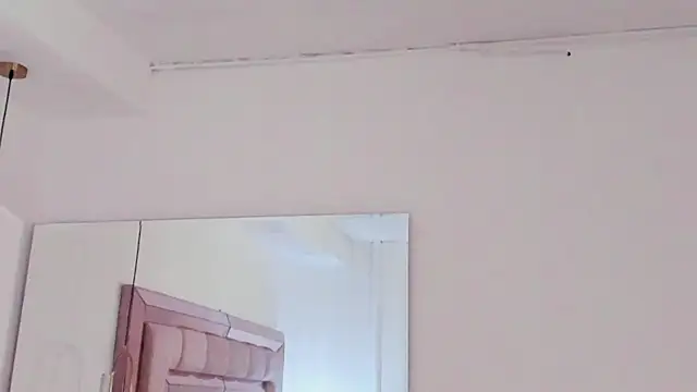 Snapshot of cloemorwen chatting on 2, 12, 2025 cloemorwen online show from 2, 12, 2025