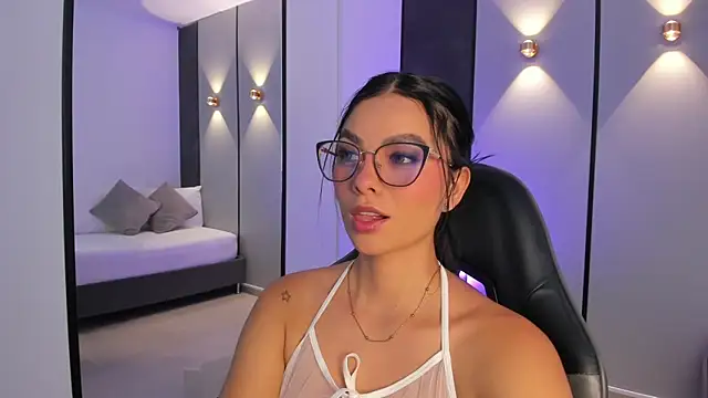 Snapshot of emily_tolson chatting on 12, 5, 2026 emily tolson online show from 12, 5, 2026