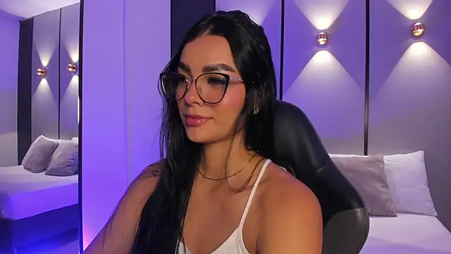 Snapshot of emily_tolson chatting on 29, 5, 2026 emily tolson online show from 29, 5, 2026