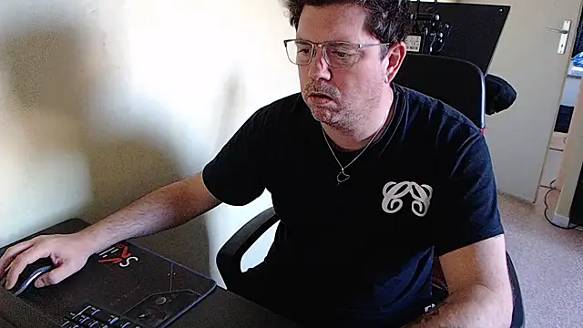 blueandwhite1 online show from 28, 12, 2024