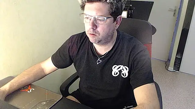 blueandwhite1 online show from 29, 12, 2024