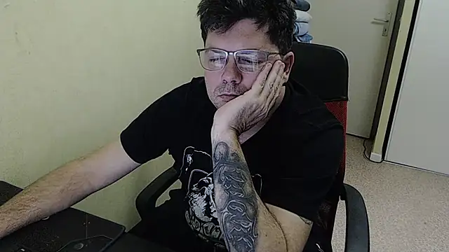 blueandwhite1 online show from 4, 2, 2025