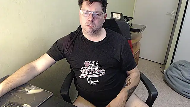 blueandwhite1 online show from 12, 2, 2025