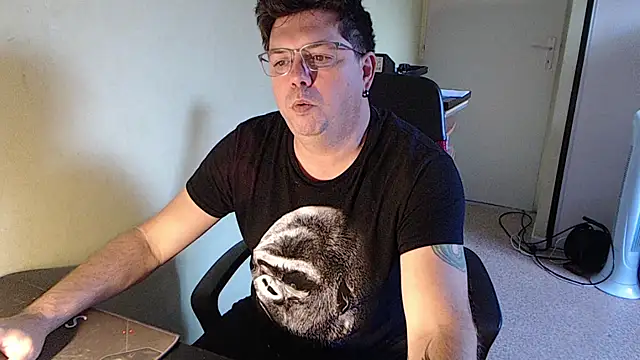 blueandwhite1 online show from 8, 10, 2025