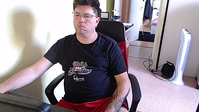 blueandwhite1 online show from 24, 10, 2025