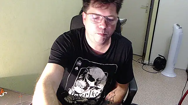 blueandwhite1 online show from 12, 11, 2025