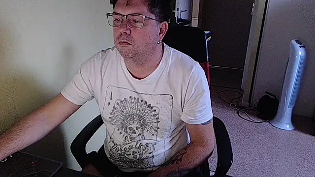 blueandwhite1 online show from 13, 11, 2025