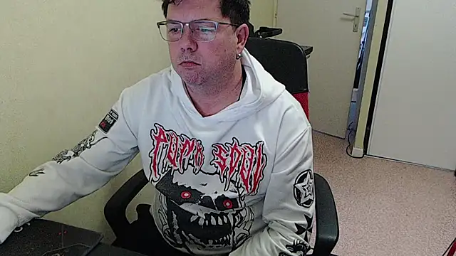 blueandwhite1 online show from 18, 11, 2025