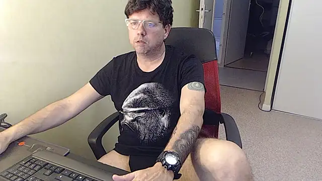 Snapshot of blueandwhite1 chatting on 6, 3, 2026 blueandwhite1 online show from 6, 3, 2026