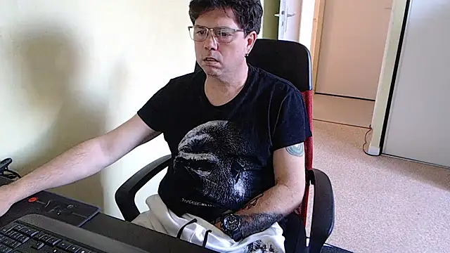 Snapshot of blueandwhite1 chatting on 9, 3, 2026 blueandwhite1 online show from 9, 3, 2026