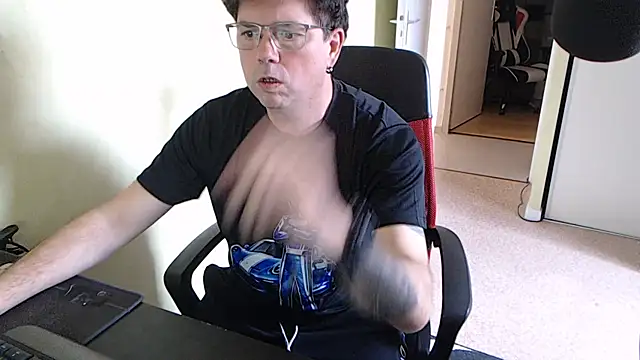 Snapshot of blueandwhite1 chatting on 13, 3, 2026 blueandwhite1 online show from 13, 3, 2026