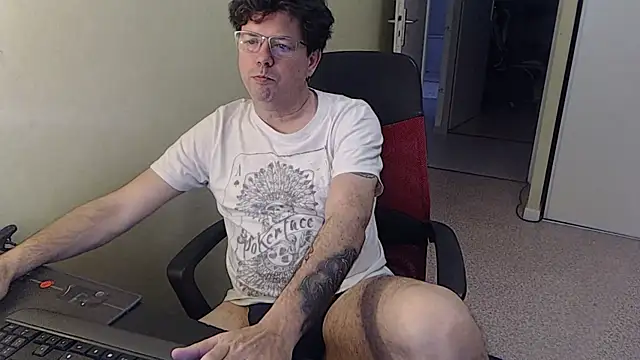 Snapshot of blueandwhite1 chatting on 14, 3, 2026 blueandwhite1 online show from 14, 3, 2026