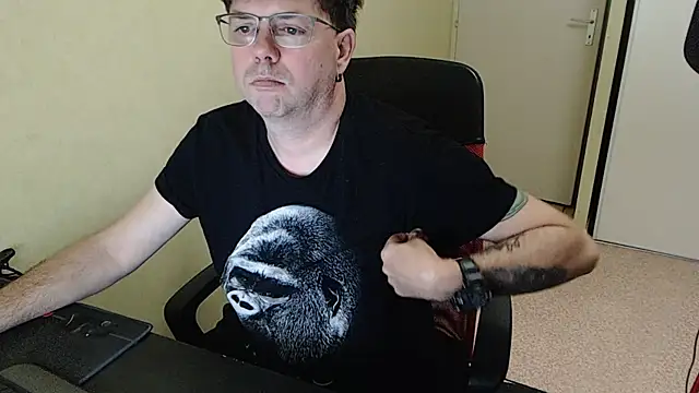 Snapshot of blueandwhite1 chatting on 20, 3, 2026 blueandwhite1 online show from 20, 3, 2026