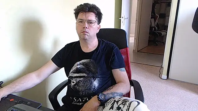 Snapshot of blueandwhite1 chatting on 21, 3, 2026 blueandwhite1 online show from 21, 3, 2026